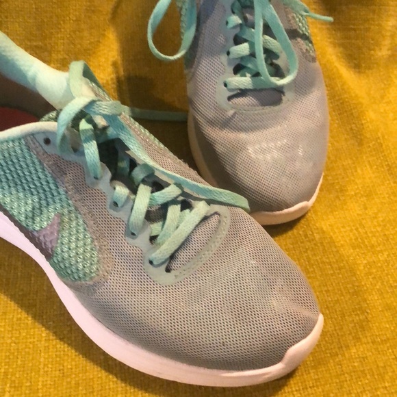 (SOLD) Nike Revolution 3 - Picture 4 of 4